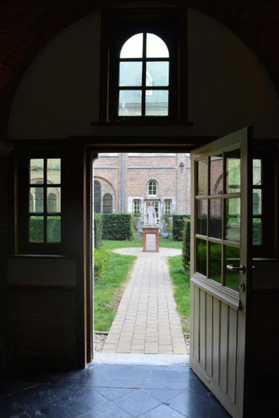 The Carmelite Apartment Ieper Bagian luar foto